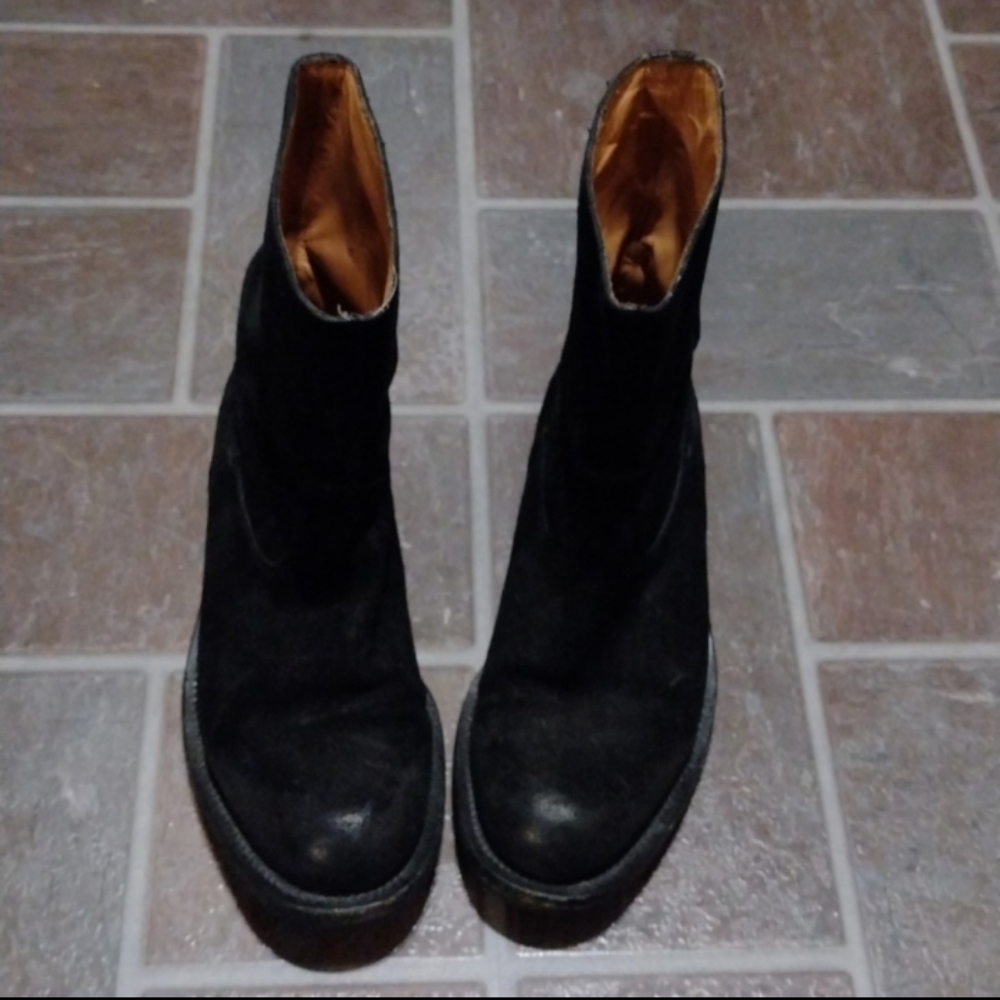 Gucci Men's Black Suede boots size 7.5